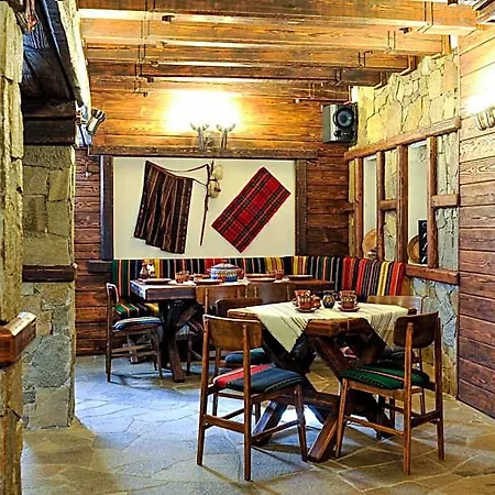 Dzhangal מלון 3*
